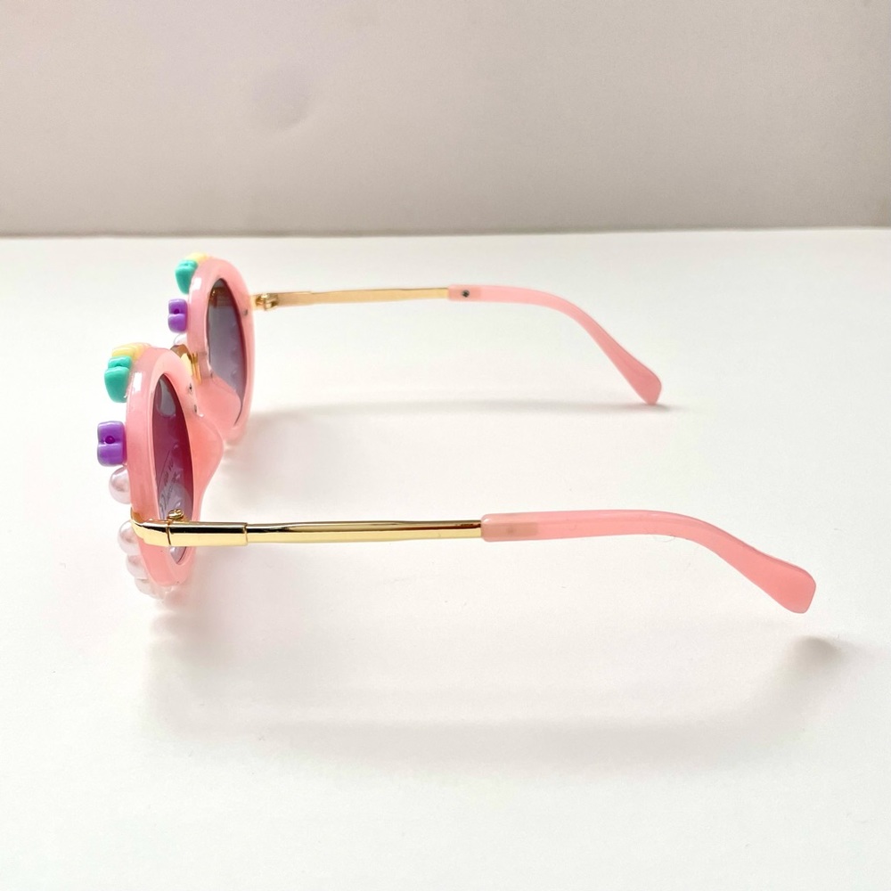 Chic Girls Round Sunglasses with Pearls and Hearts - Supercute! - Picture 3 of 11